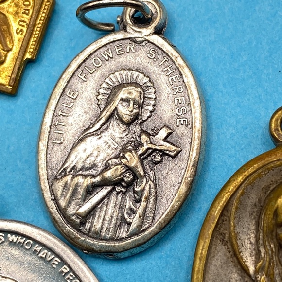Catholic Religious Metals Saints Miraculous Silver Tone Vintage Lot of 15 - Picture 6 of 13